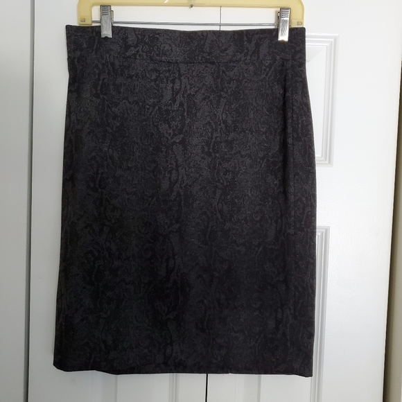 Nicole Miller Gray skirt with black design - Picture 1 of 4